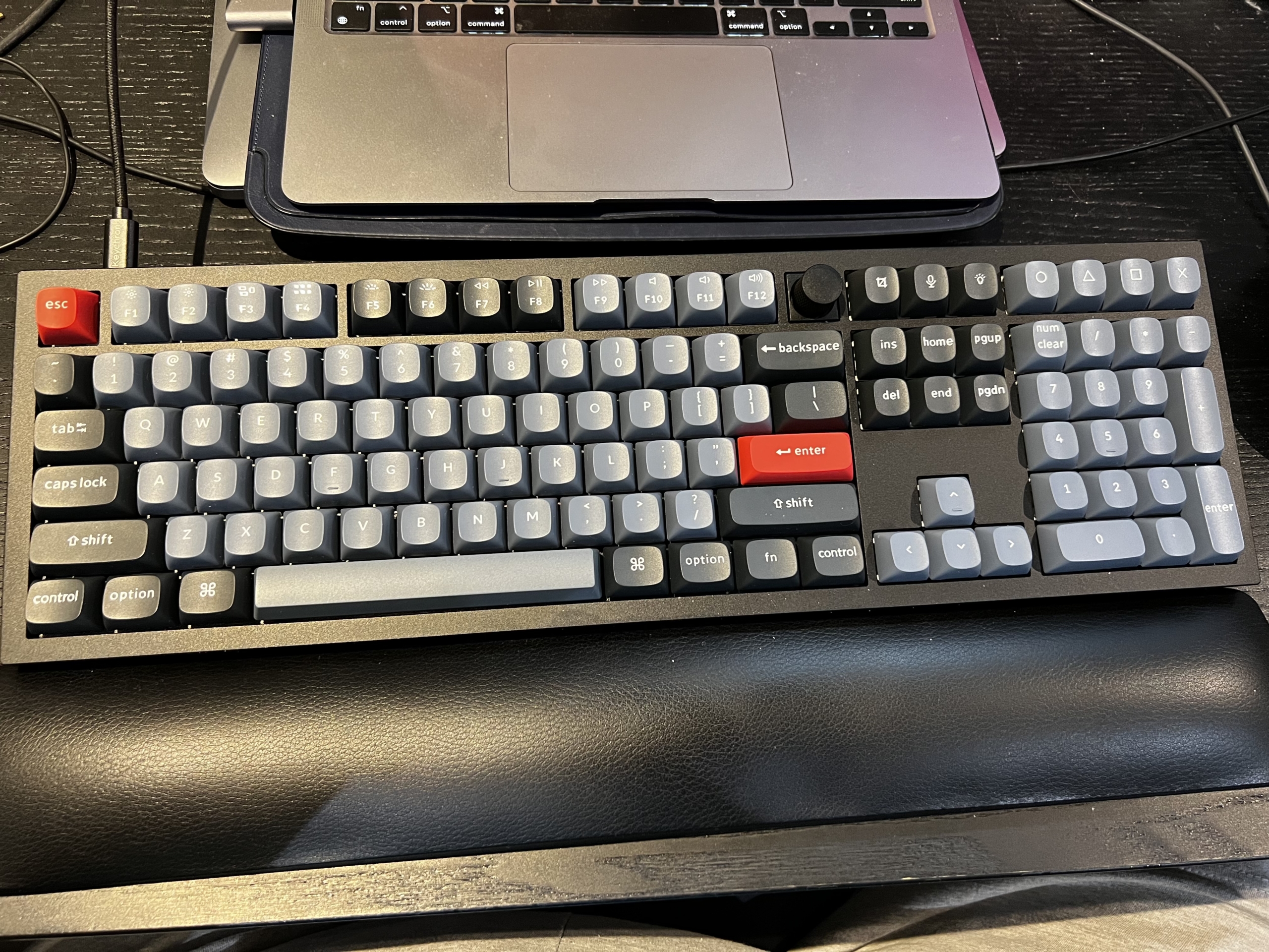A picture of a Keychron Q6 keyboard